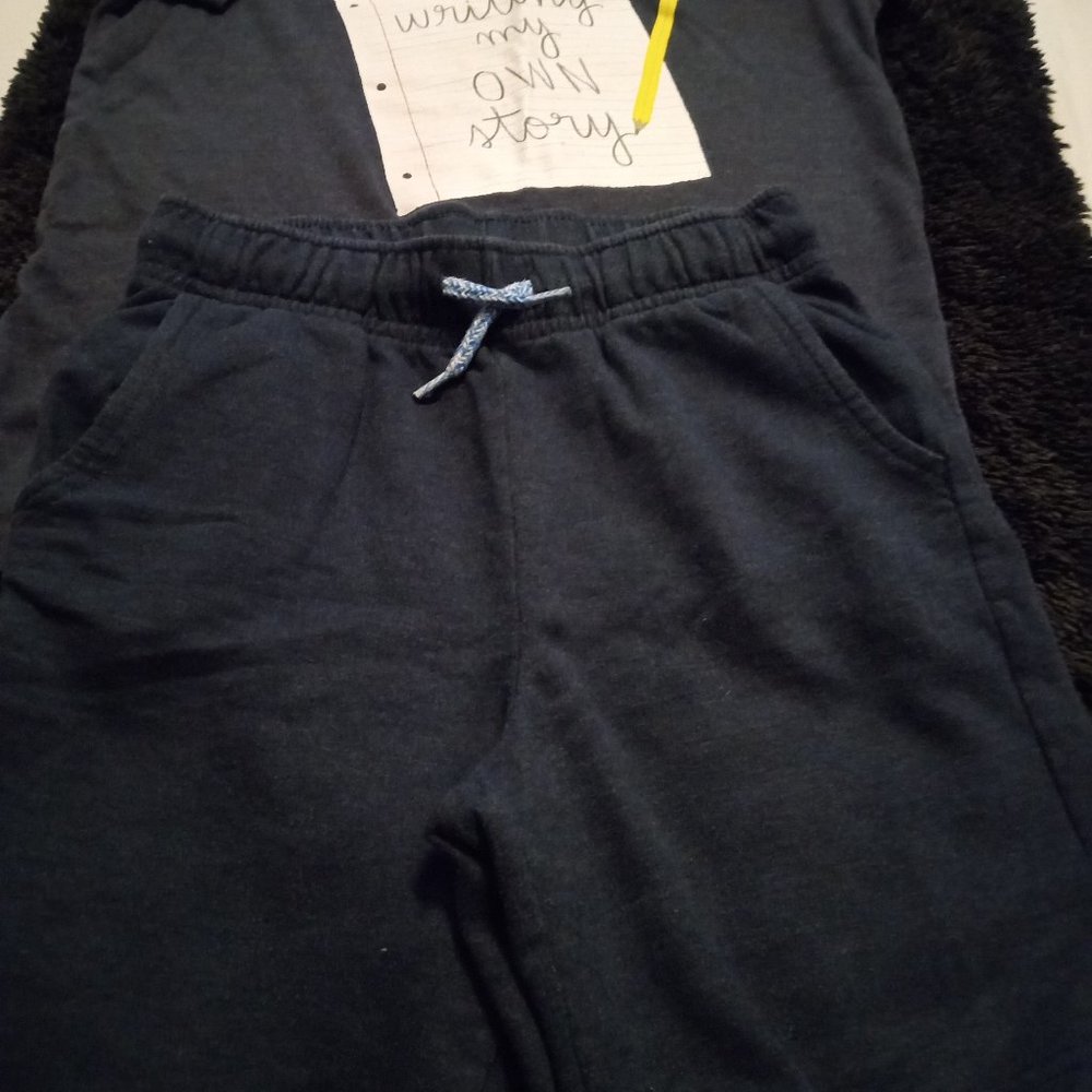 Navy blue Navy blue boys size 6/7 Cat & Jack sboys size 6/7 Cat & Jack short set